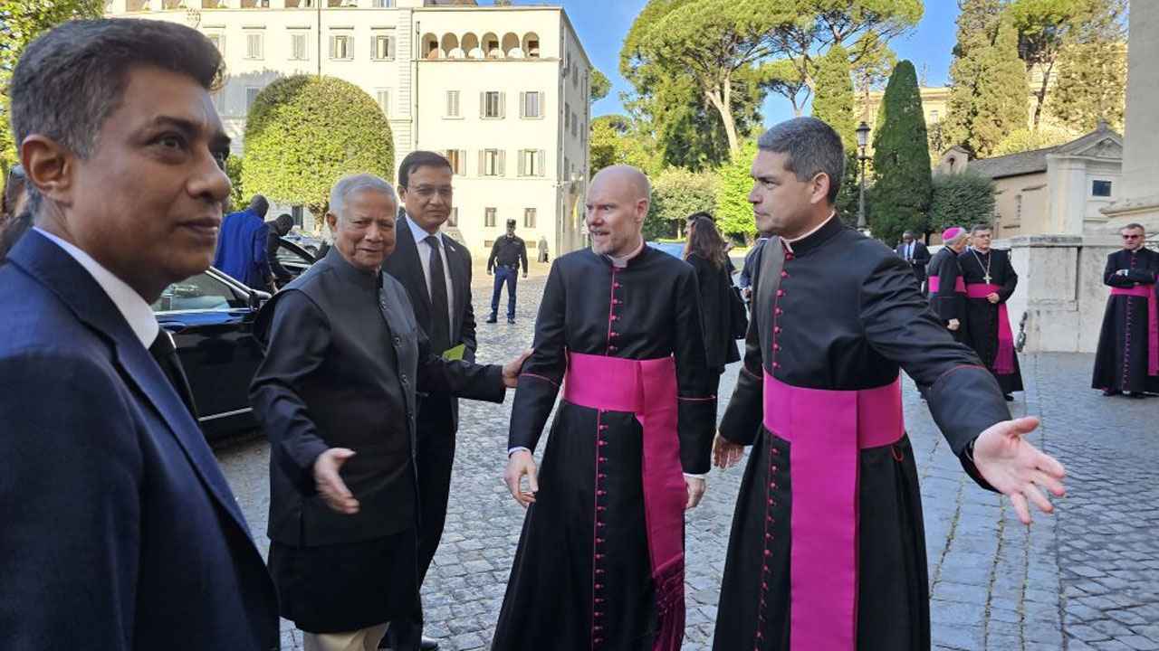 পোপের অন্ত্যেষ্টিক্রিয়ার আনুষ্ঠানিকতায় যোগ দিয়েছেন প্রধান উপদেষ্টা